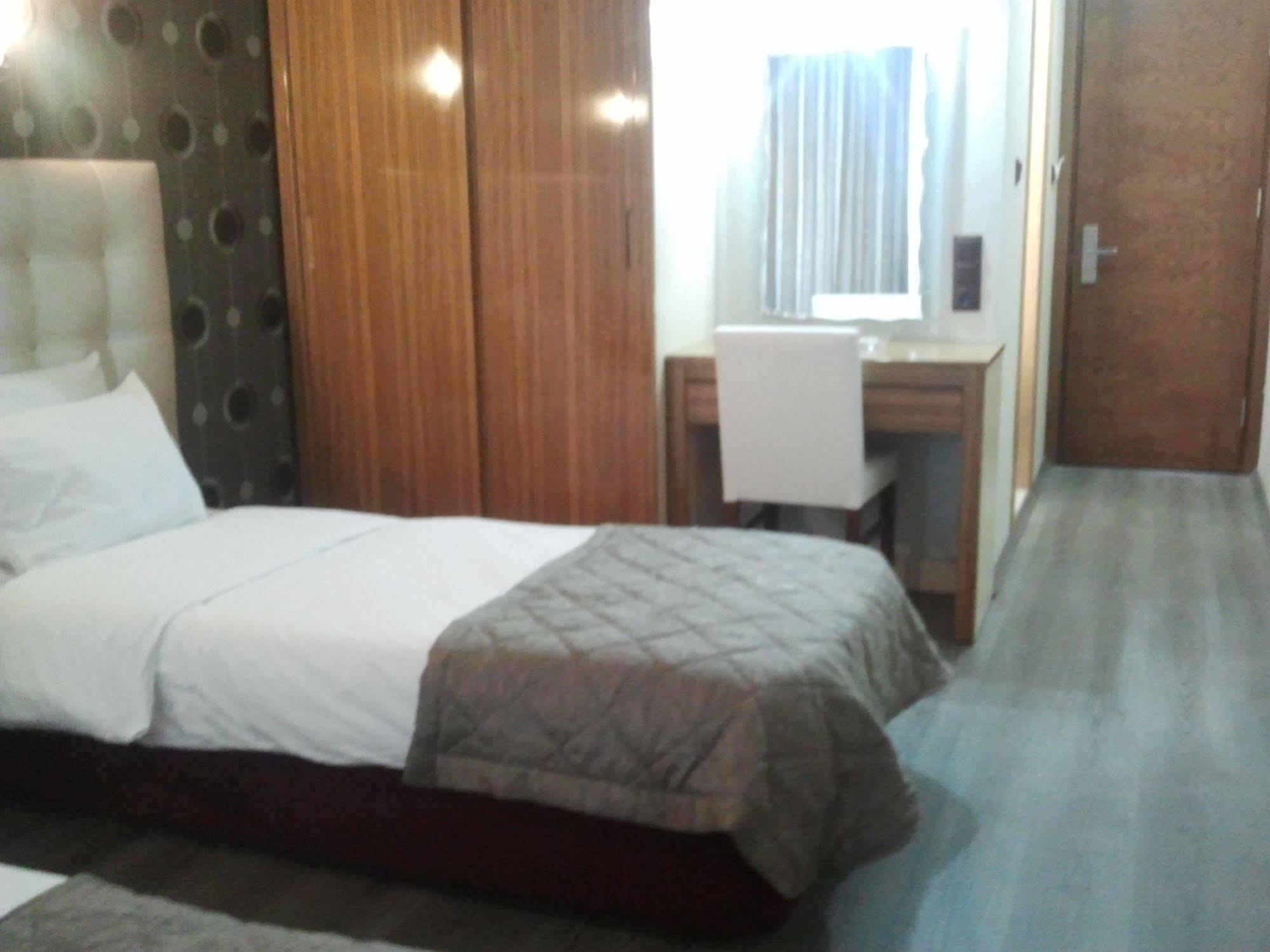 Hotel Kocaman Σμύρνη Εξωτερικό φωτογραφία